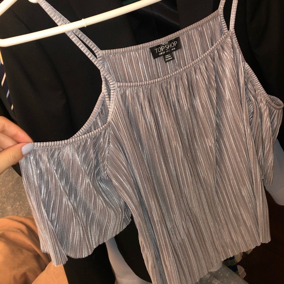 🍒2/$20🍒 Topshop open shoulder top - Picture 2 of 3